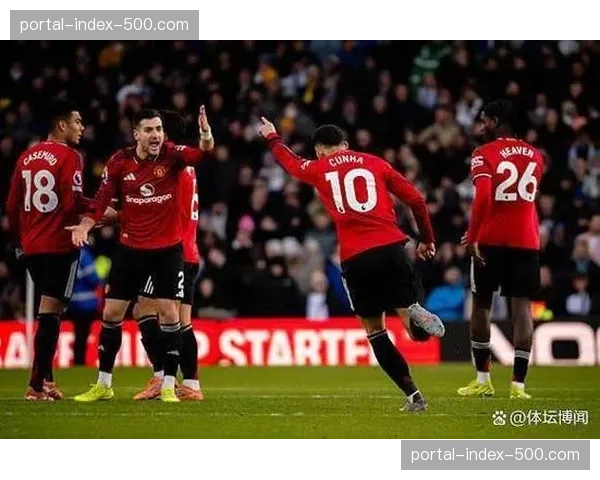 曼联后场出球困难 利兹联前场逼抢制造多次失误